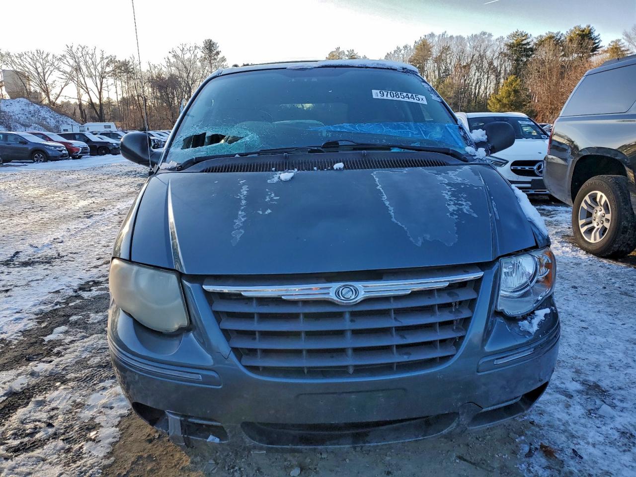 2005 CHRYSLER TOWN & COUNTRY LX photo 5