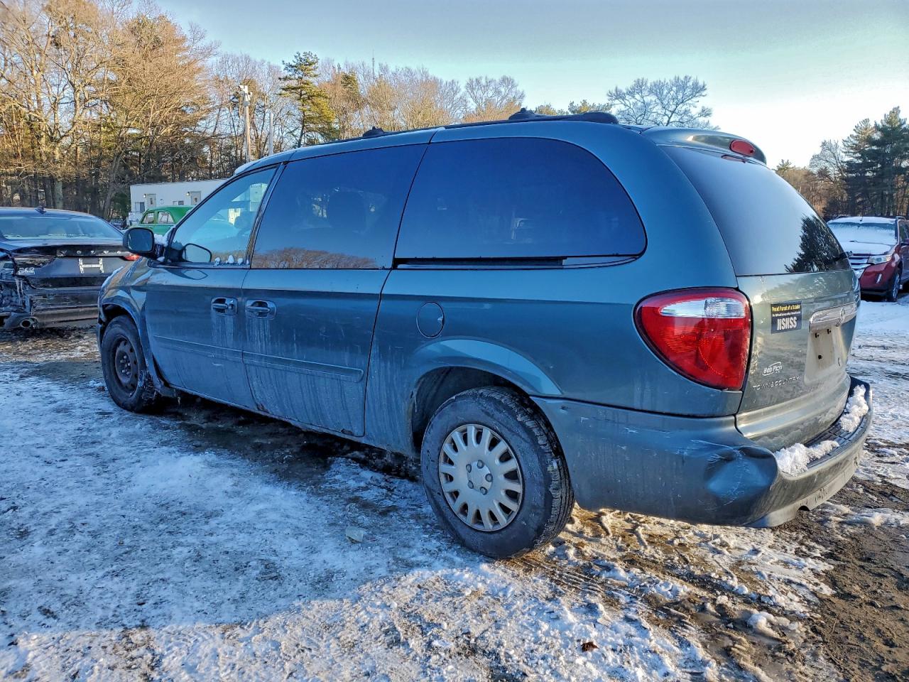 2005 CHRYSLER TOWN & COUNTRY LX photo 2