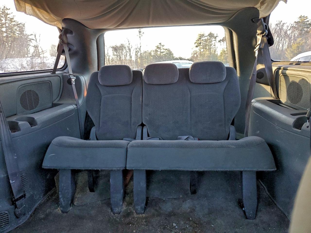 2005 CHRYSLER TOWN & COUNTRY LX photo 10