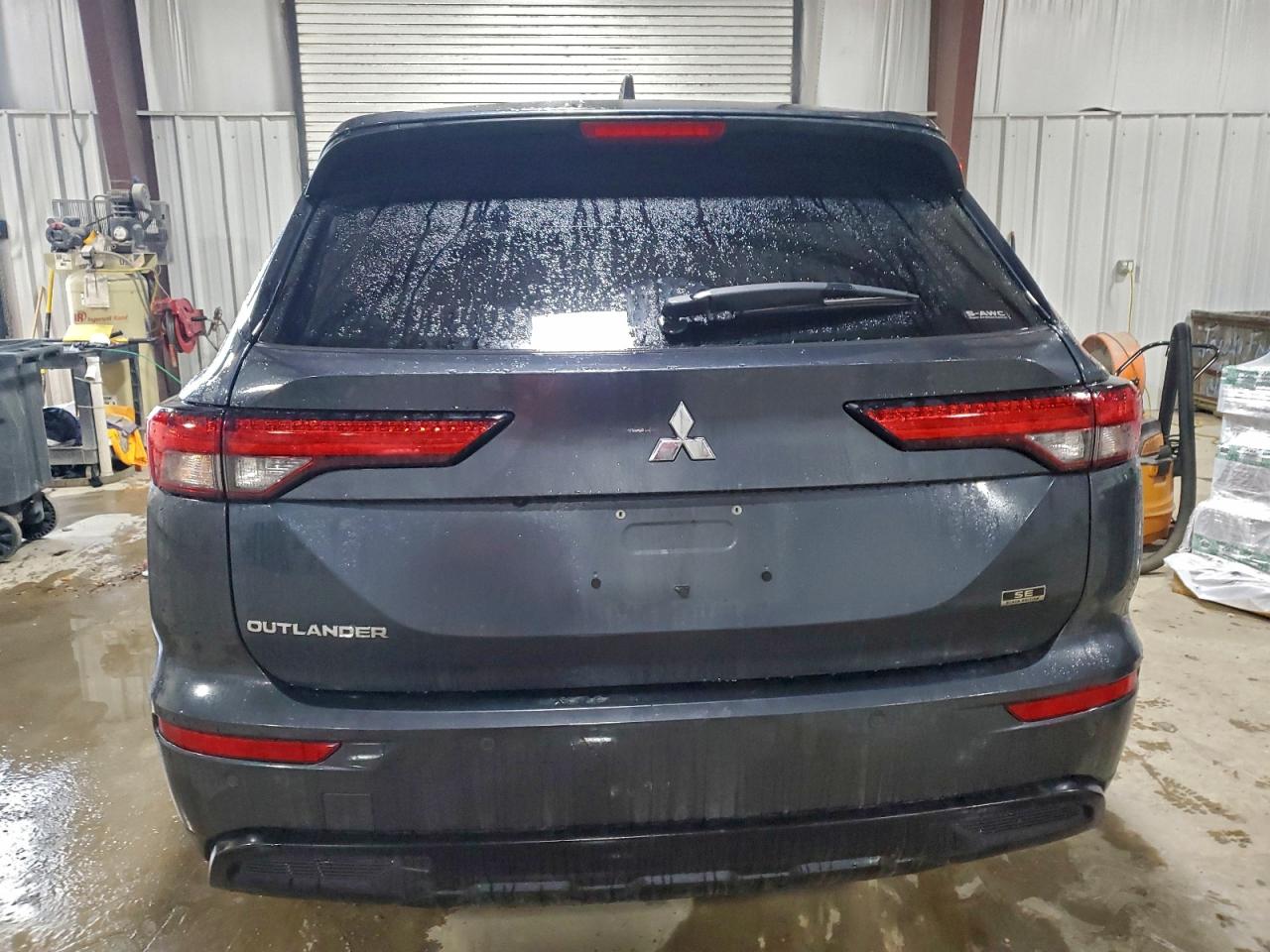 2024 MITSUBISHI OUTLANDER SE photo 11