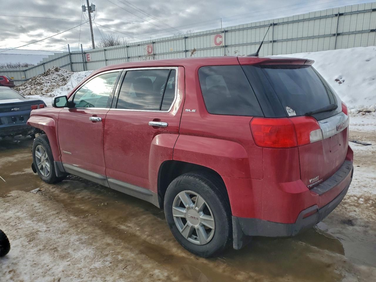 2013 GMC TERRAIN SLE photo 2
