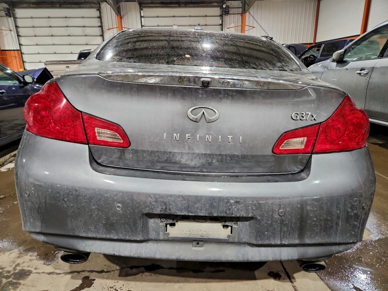 2010 INFINITI G37 photo 6