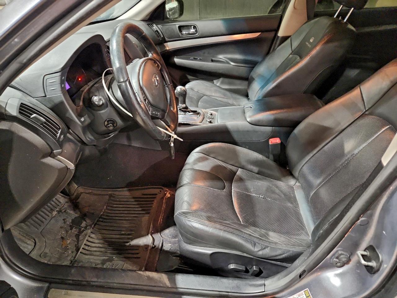 2010 INFINITI G37 photo 7