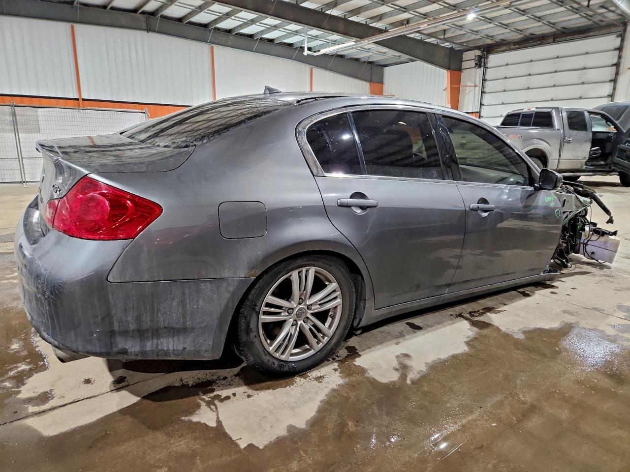 2010 INFINITI G37 photo 3
