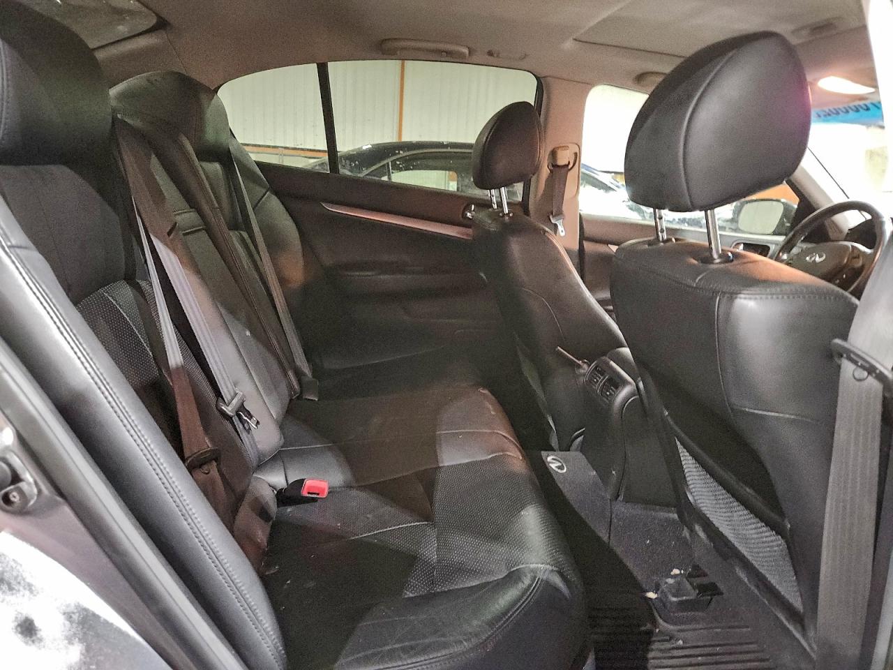 2010 INFINITI G37 photo 10