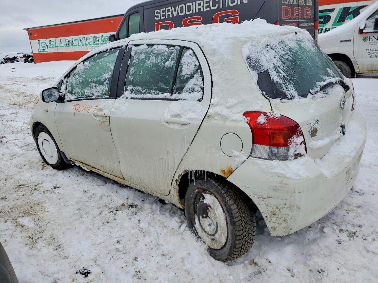 2009 TOYOTA YARIS photo 2