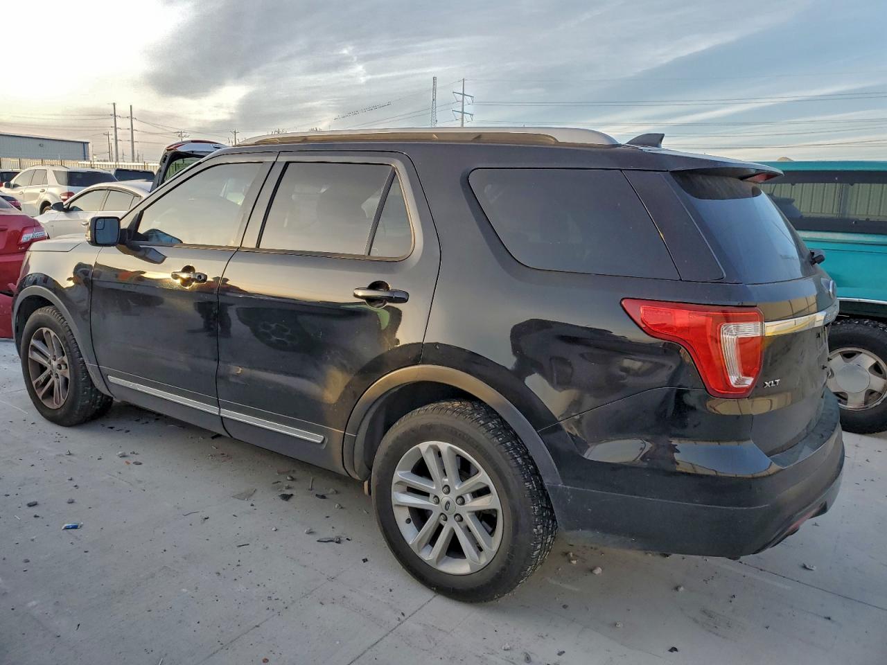 2016 FORD EXPLORER XLT photo 3