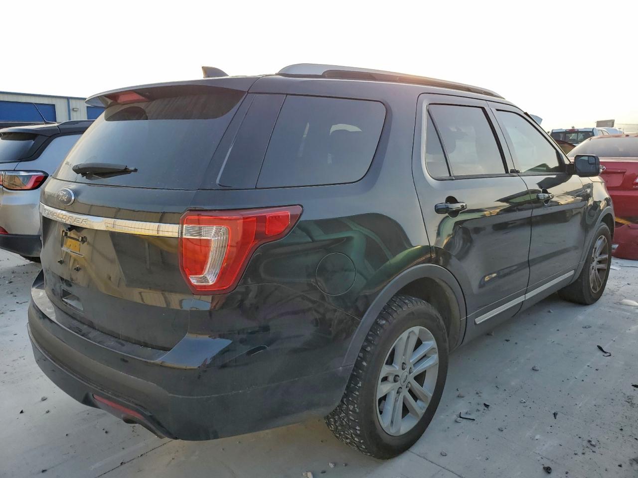 2016 FORD EXPLORER XLT photo 5