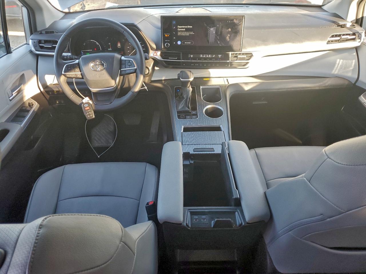 2025 TOYOTA SIENNA XLE photo 22