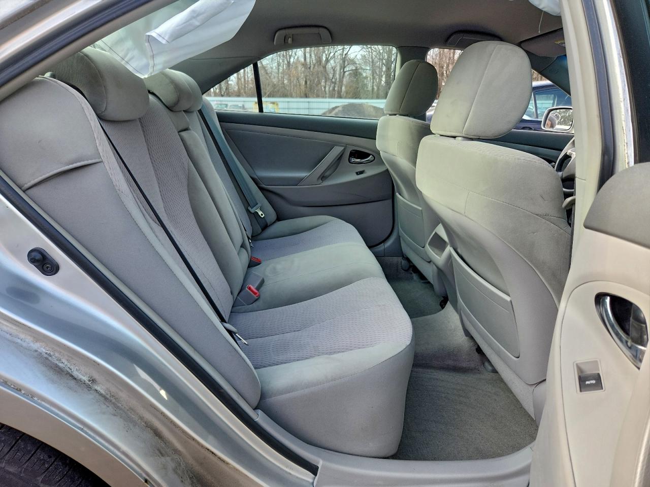 2010 TOYOTA CAMRY BASE photo 19
