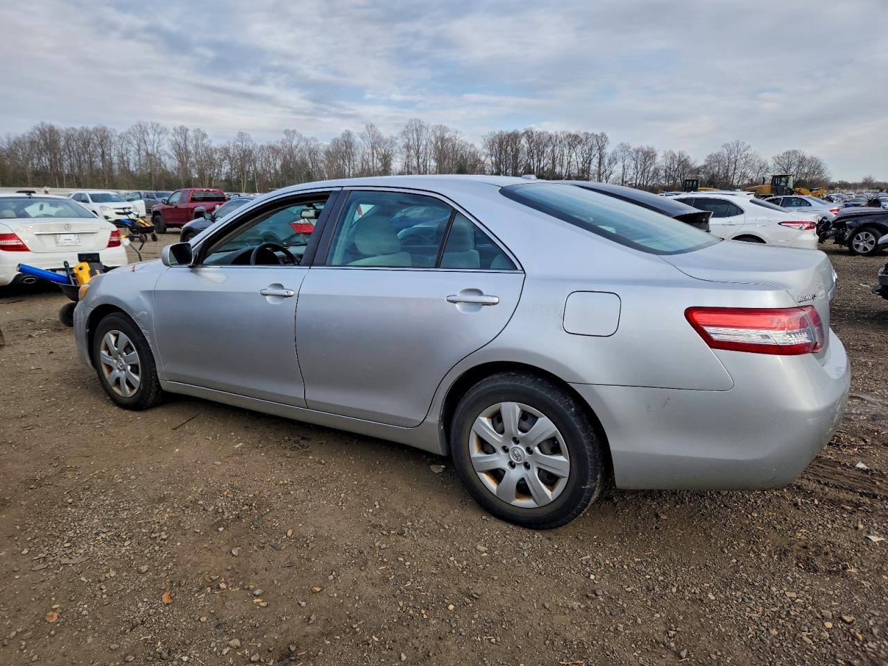 2010 TOYOTA CAMRY BASE photo 3