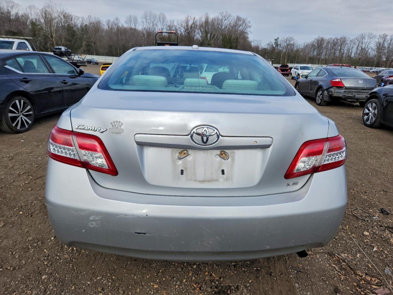 2010 TOYOTA CAMRY BASE photo 11