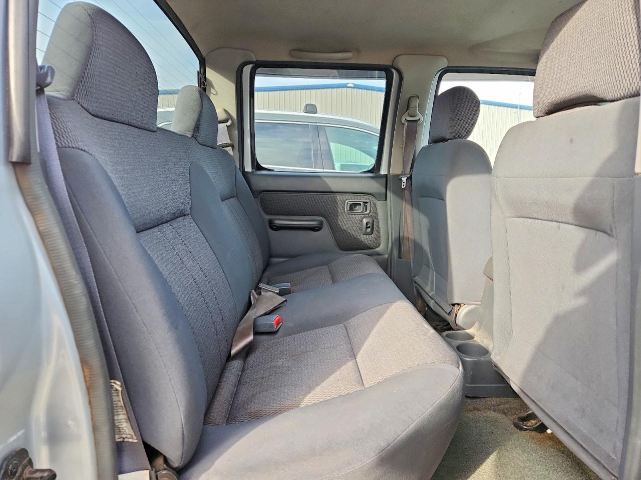 2001 NISSAN FRONTIER CREW CAB XE photo 19