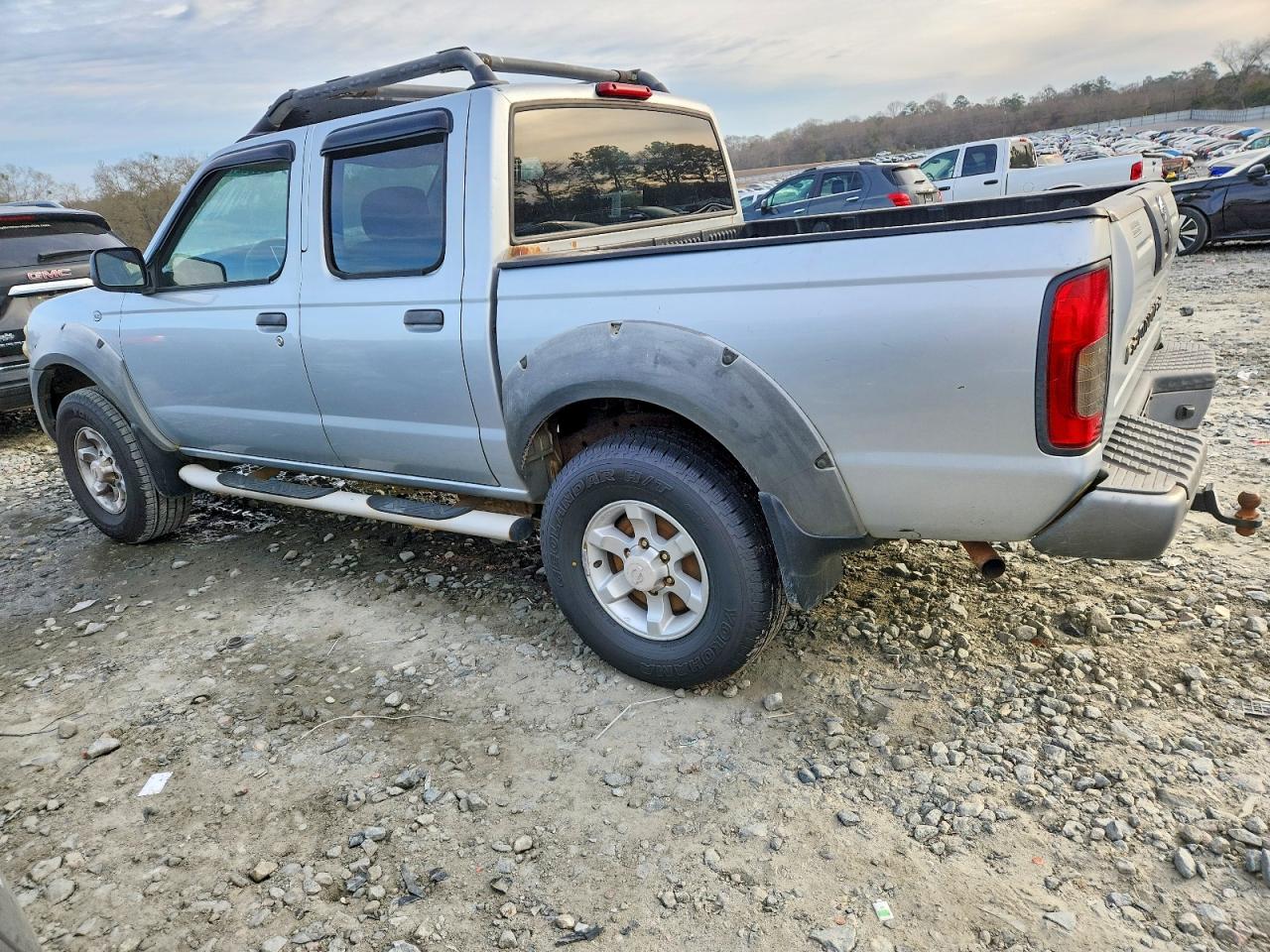 2001 NISSAN FRONTIER CREW CAB XE photo 3