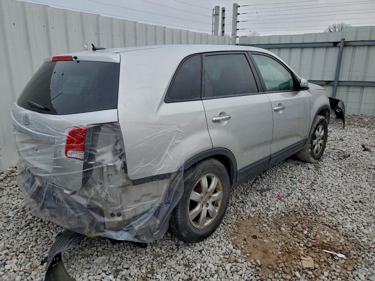 2013 KIA SORENTO LX photo 3