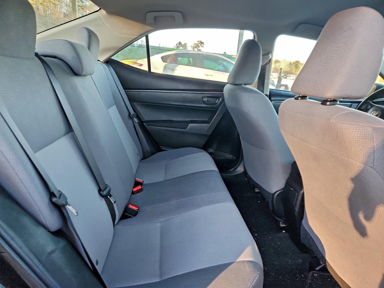 2015 TOYOTA COROLLA L photo 10