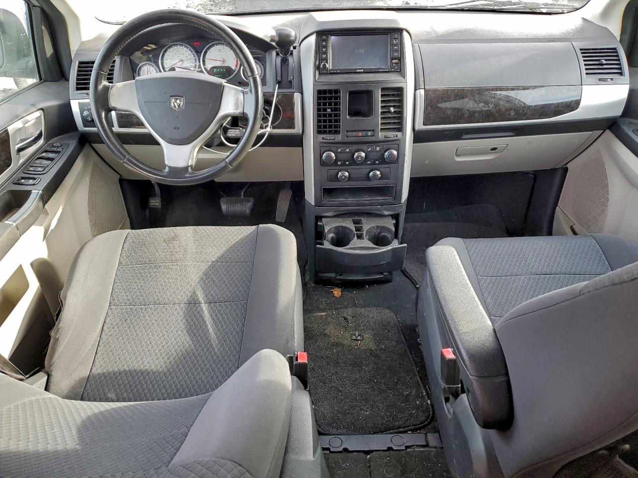 2010 DODGE GRAND CARAVAN SXT photo 8