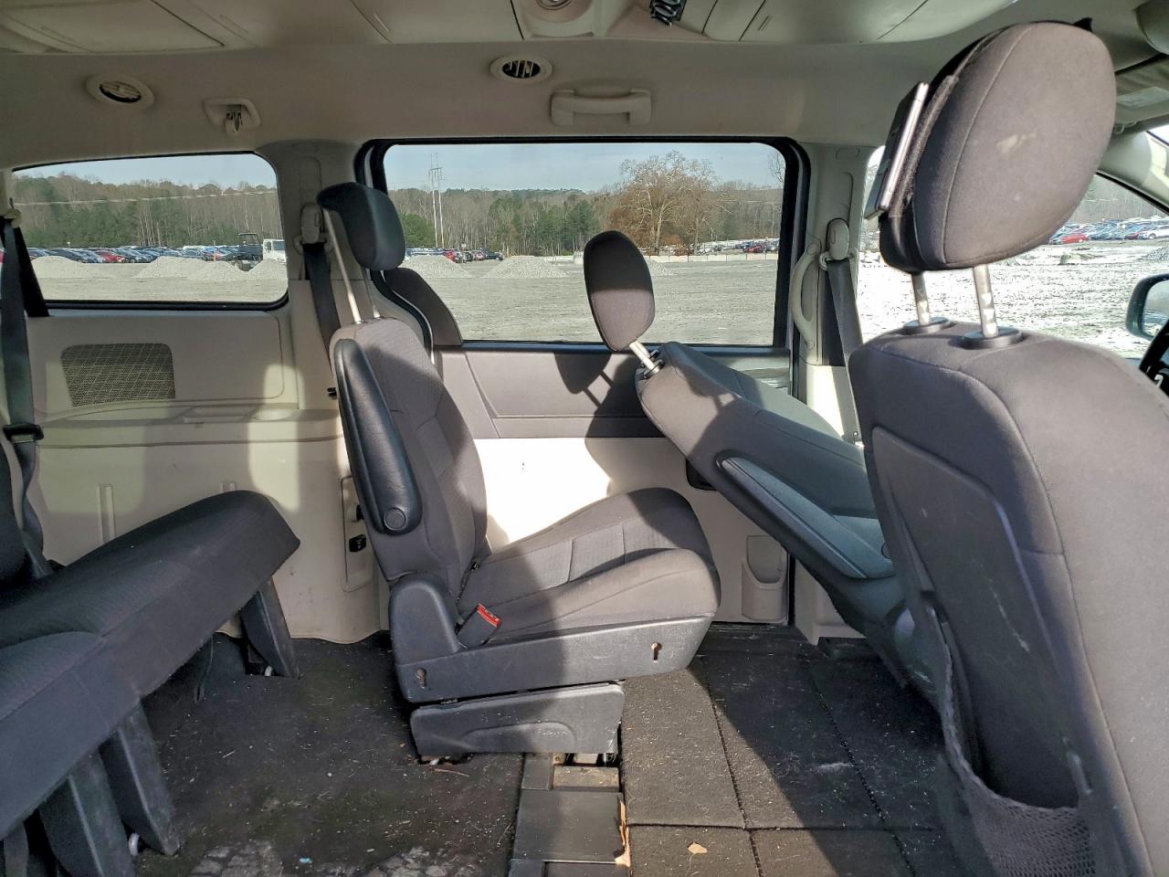 2010 DODGE GRAND CARAVAN SXT photo 11