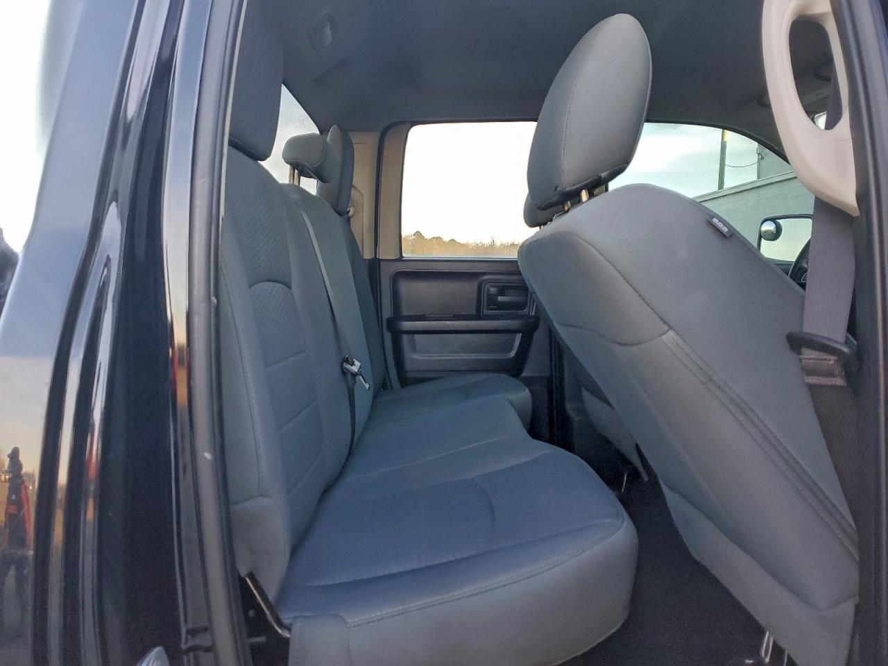 2015 RAM 1500 ST photo 19