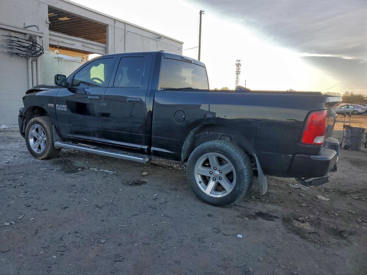 2015 RAM 1500 ST photo 3