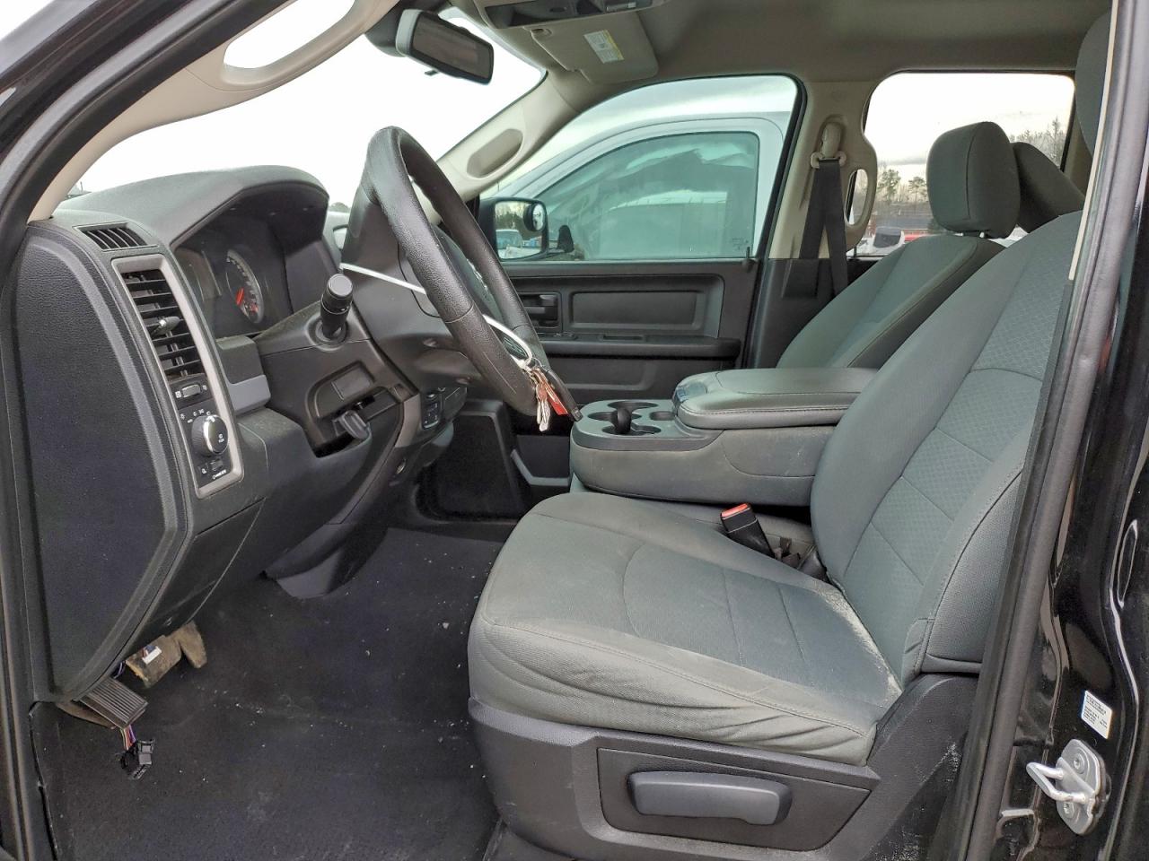 2015 RAM 1500 ST photo 13