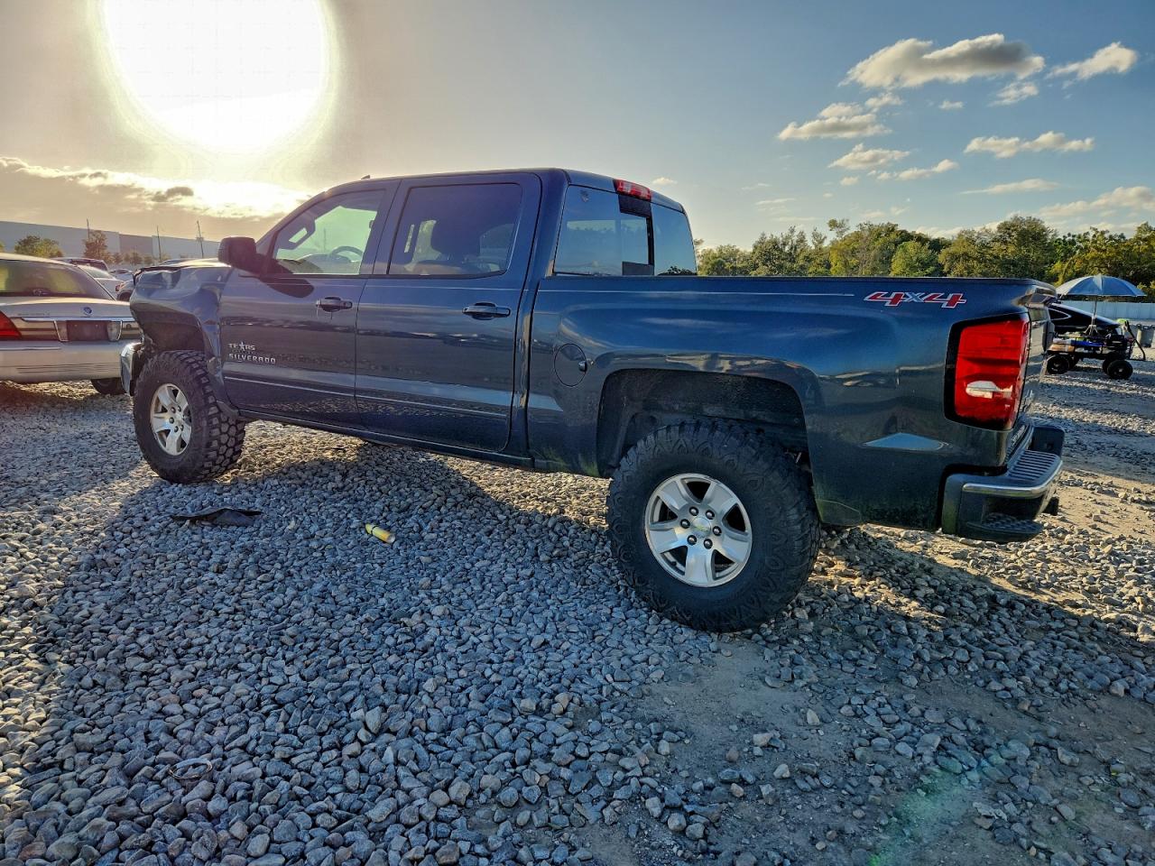 2017 CHEVROLET SILVERADO K1500 LT photo 2