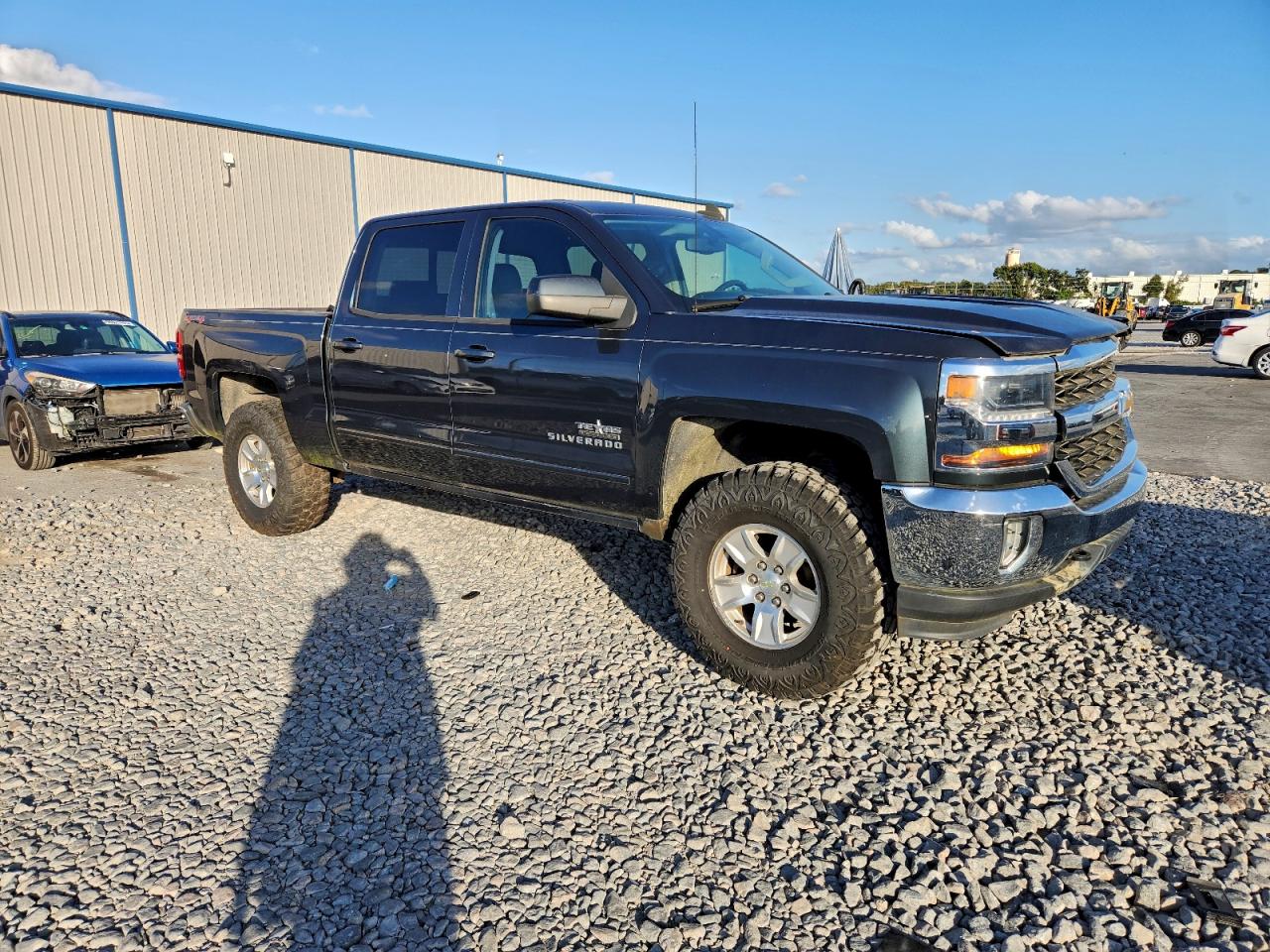 2017 CHEVROLET SILVERADO K1500 LT photo 4