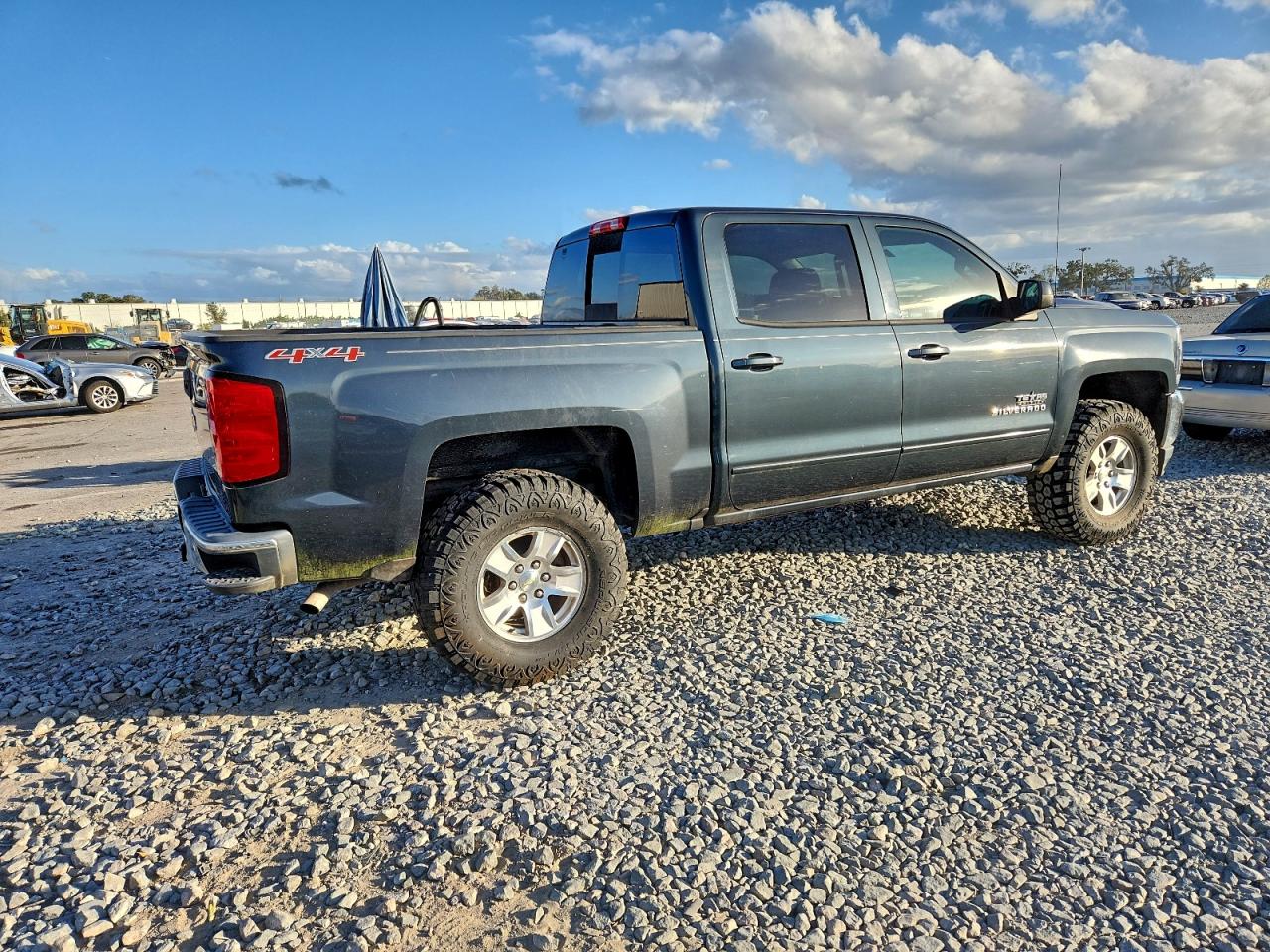 2017 CHEVROLET SILVERADO K1500 LT photo 3