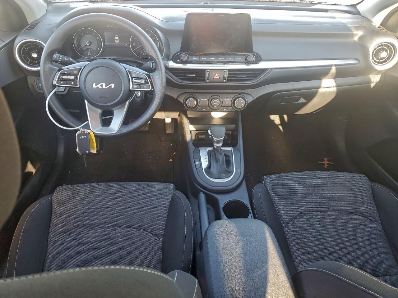 2024 KIA FORTE LX photo 8