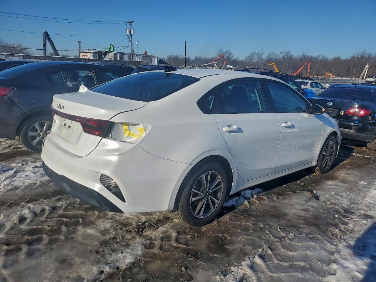 2024 KIA FORTE LX photo 3