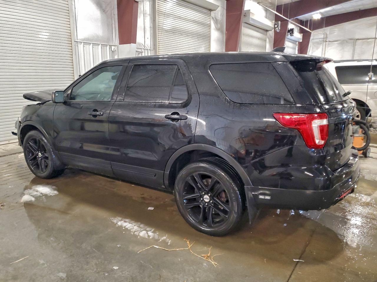 2016 FORD EXPLORER XLT photo 2