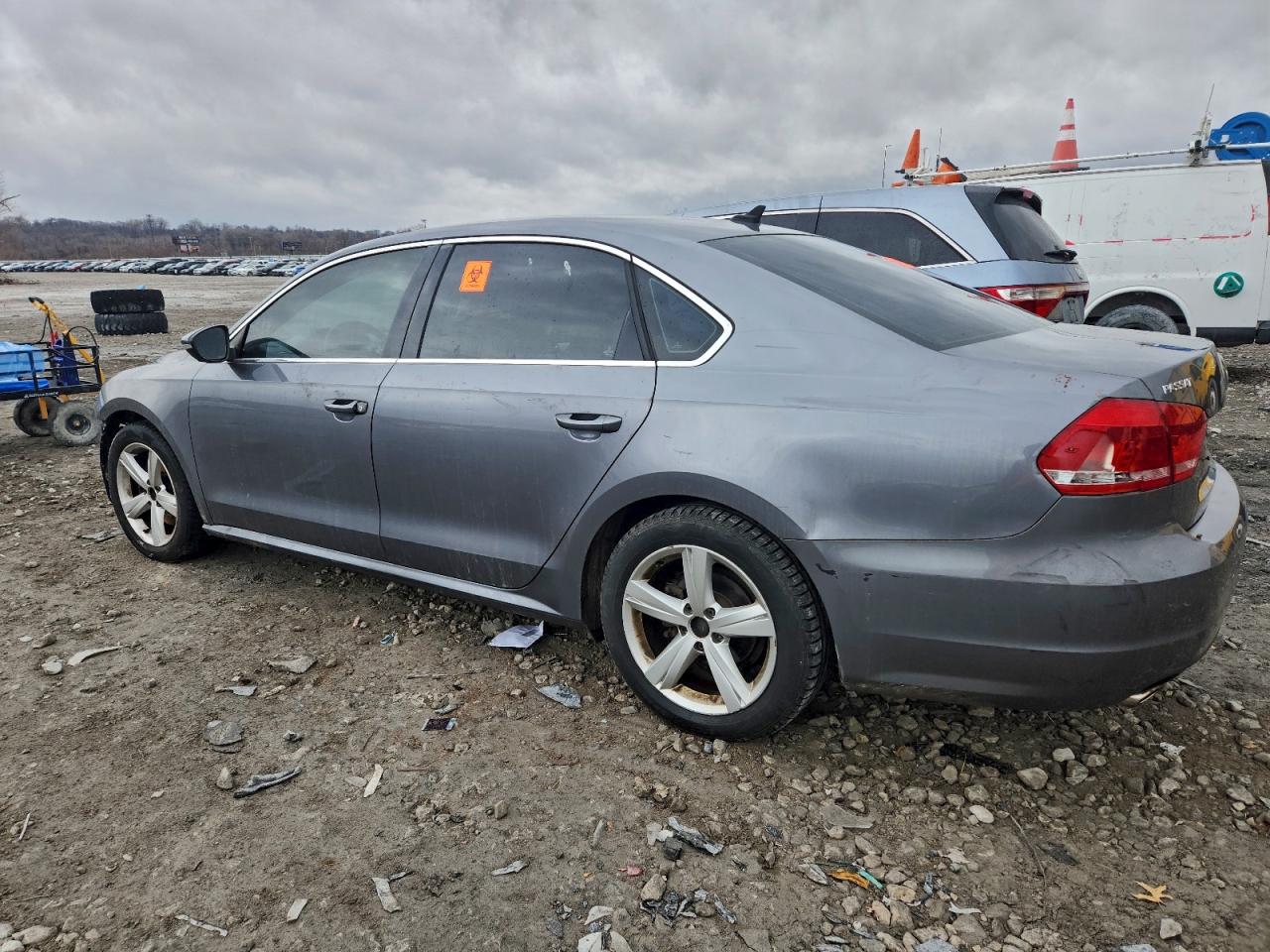 2012 VOLKSWAGEN PASSAT SE photo 4