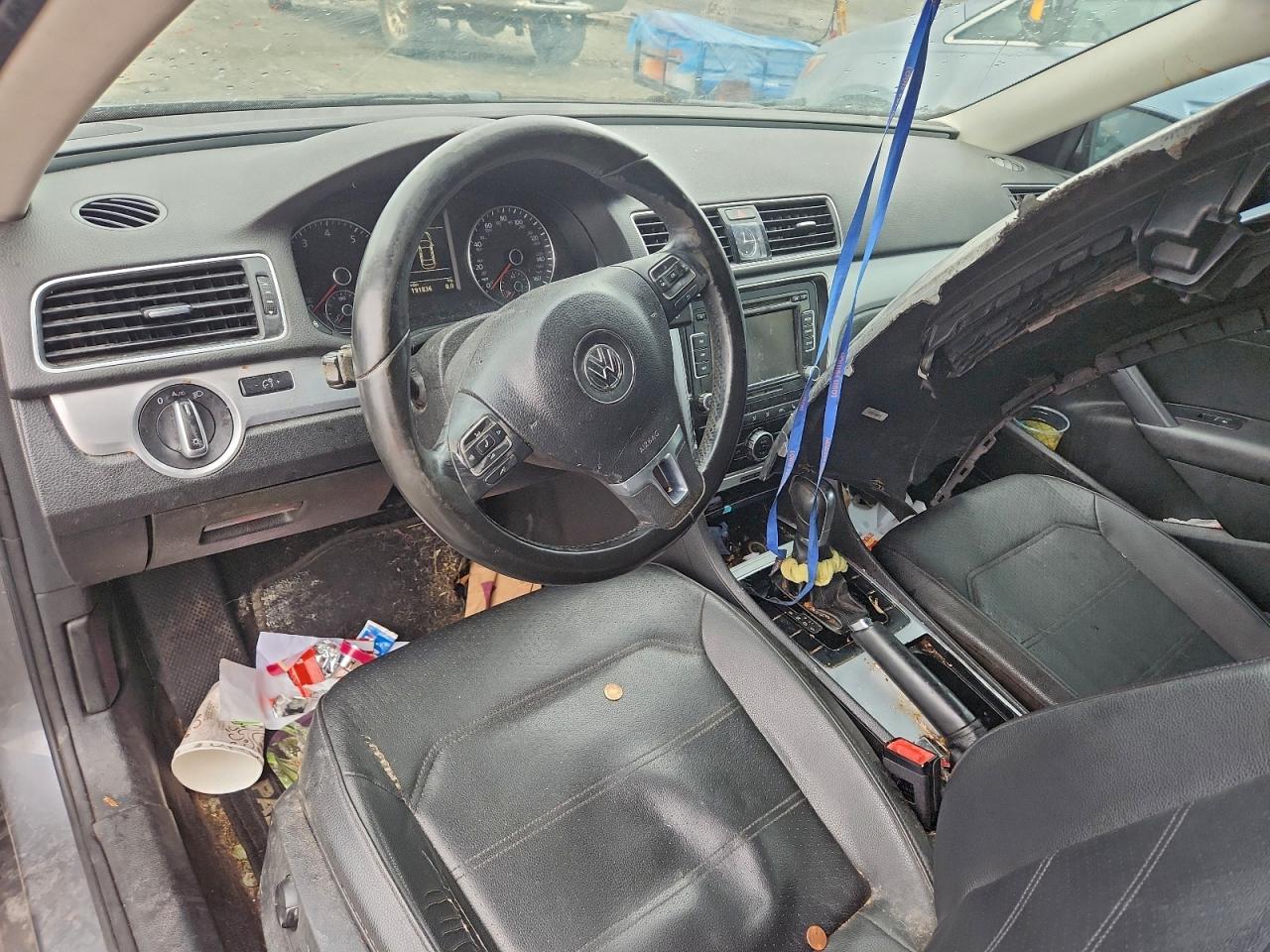 2012 VOLKSWAGEN PASSAT SE photo 22