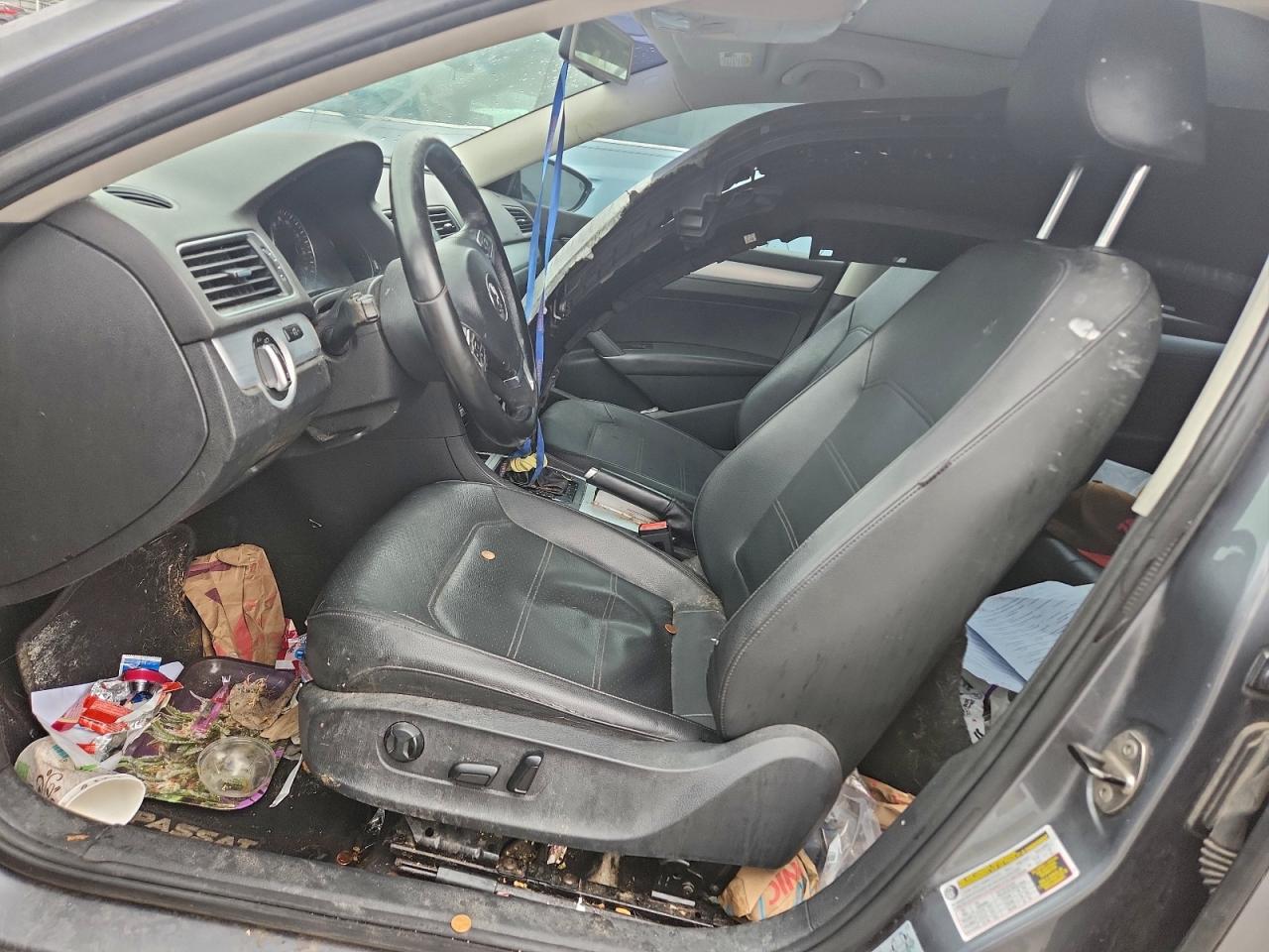 2012 VOLKSWAGEN PASSAT SE photo 19