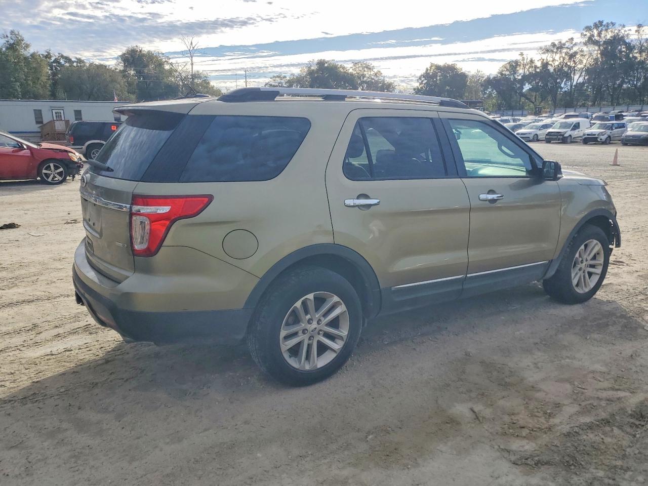 2013 FORD EXPLORER XLT photo 3