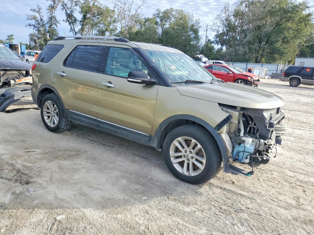 2013 FORD EXPLORER XLT photo 4