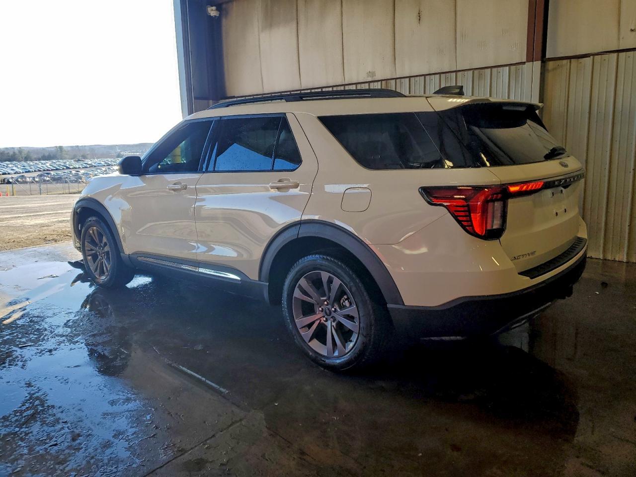 2025 FORD EXPLORER ACTIVE photo 3