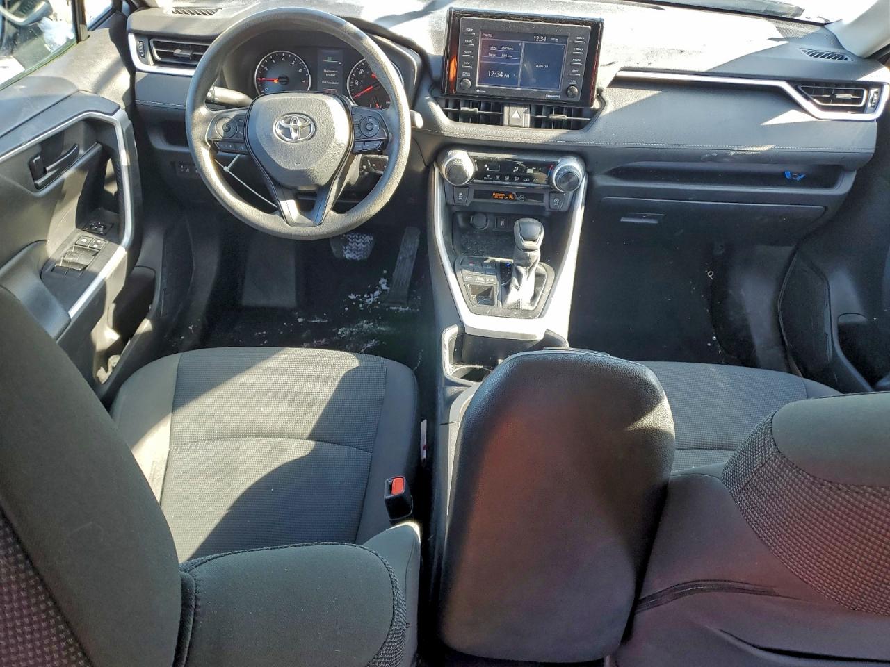 2022 TOYOTA RAV4 LE photo 8