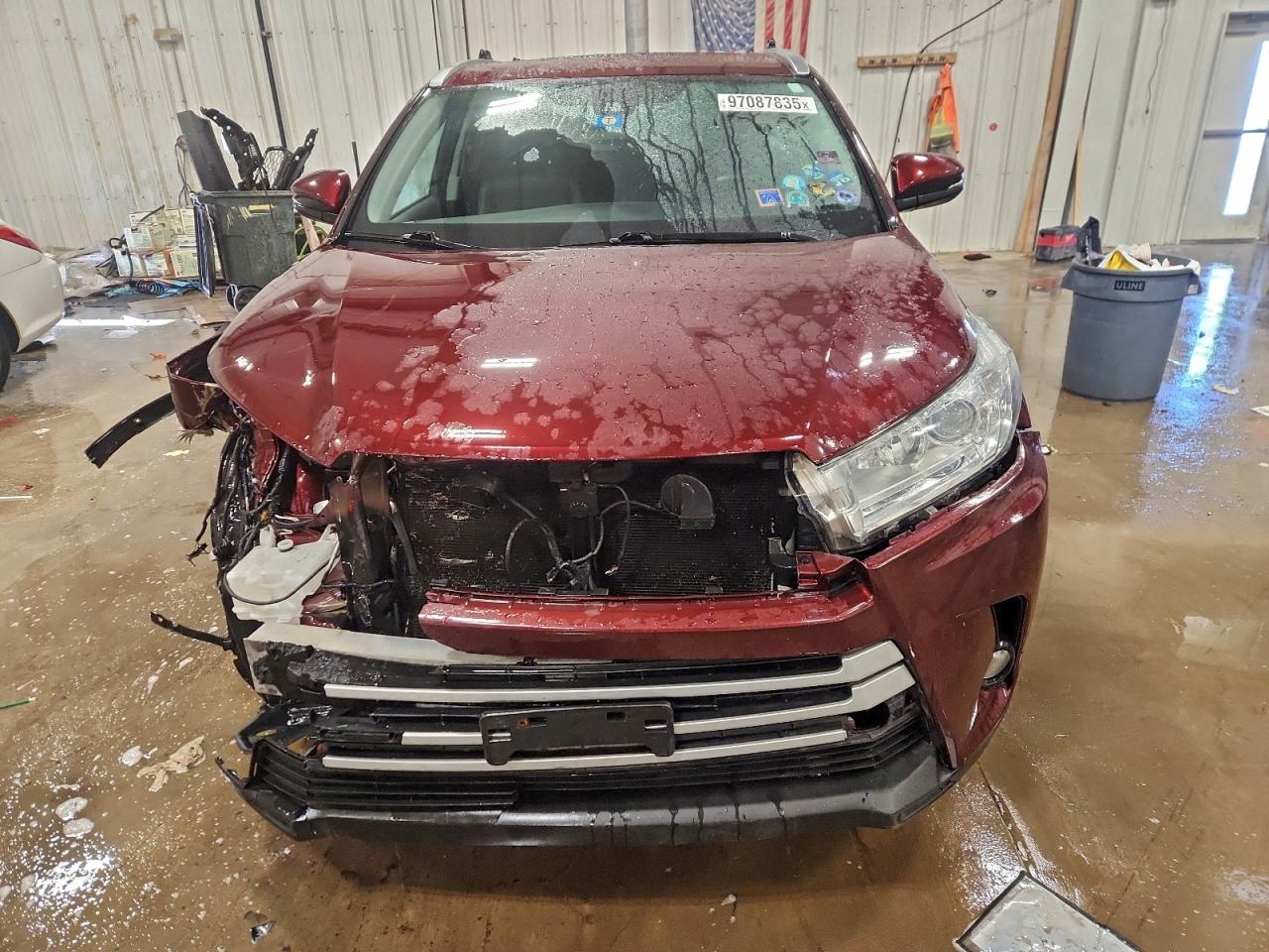 2017 TOYOTA HIGHLANDER SE photo 9