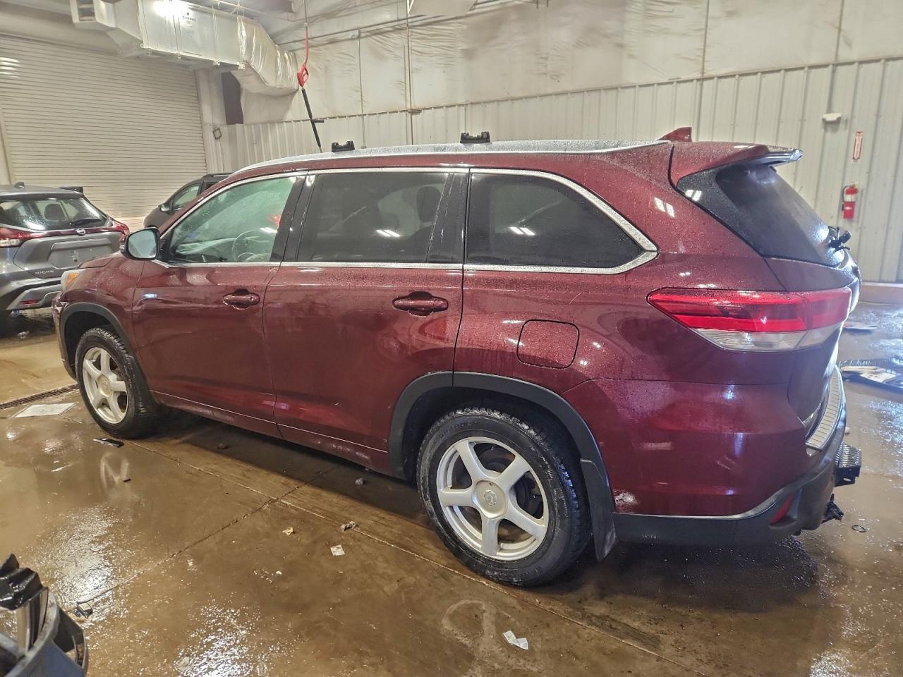 2017 TOYOTA HIGHLANDER SE photo 3