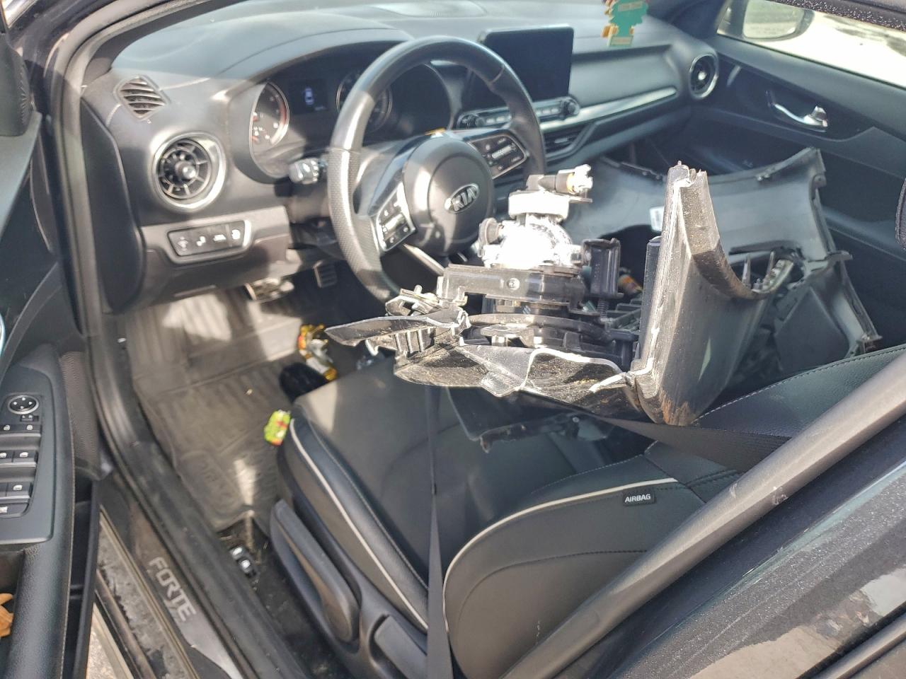 2021 KIA FORTE GT LINE photo 8