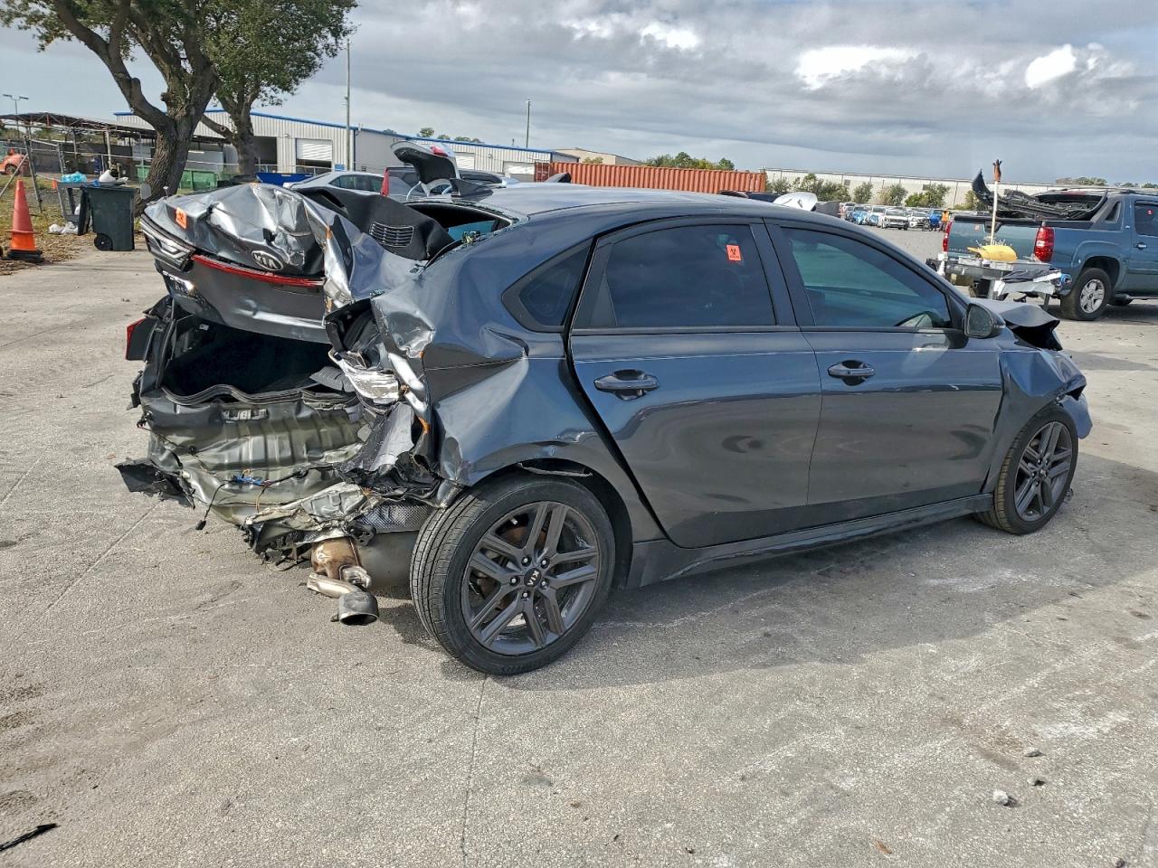 2021 KIA FORTE GT LINE photo 3