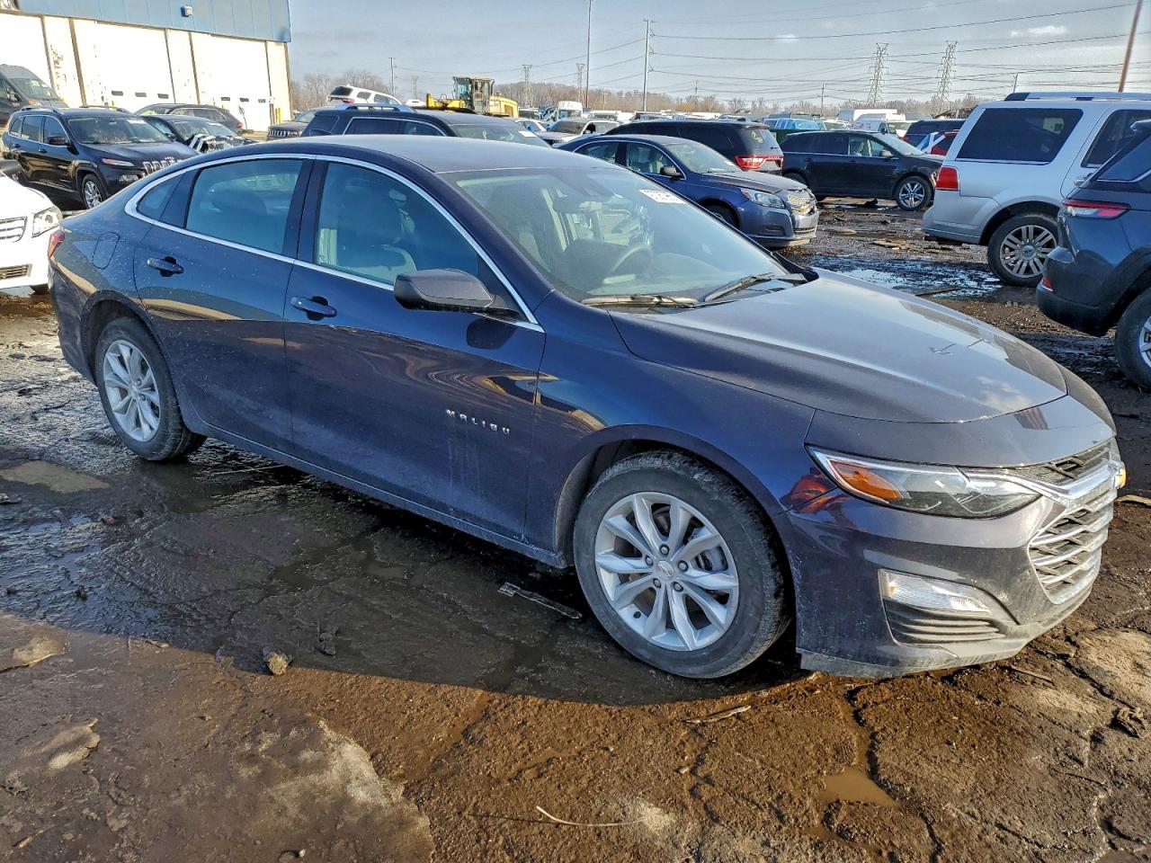 2025 CHEVROLET MALIBU LT photo 4