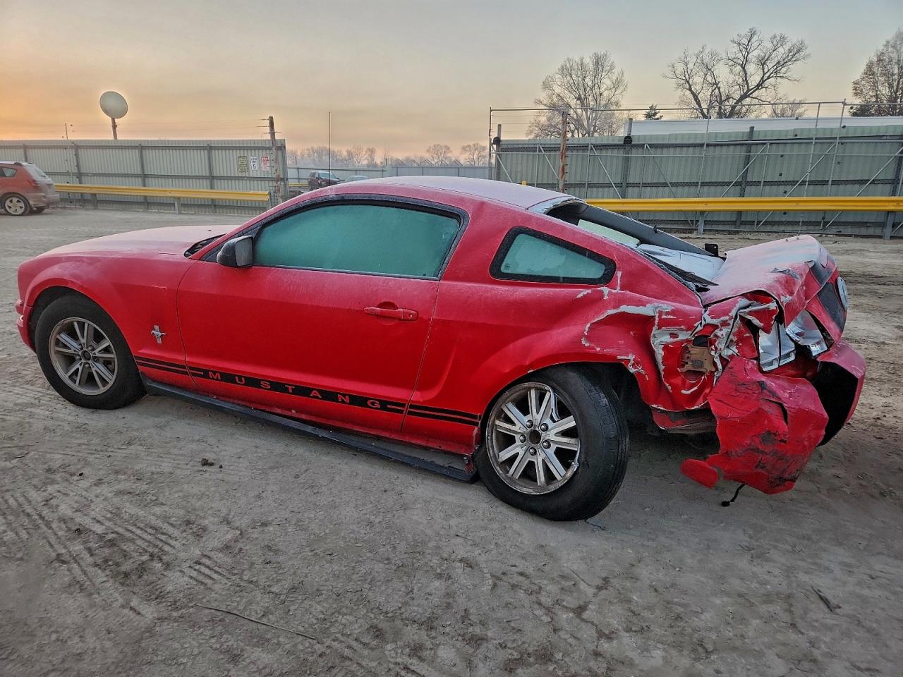 2005 FORD MUSTANG photo 4