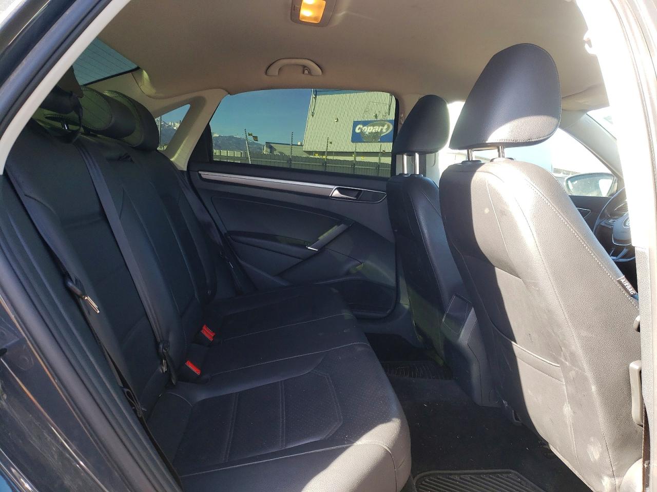 2018 VOLKSWAGEN PASSAT S photo 10