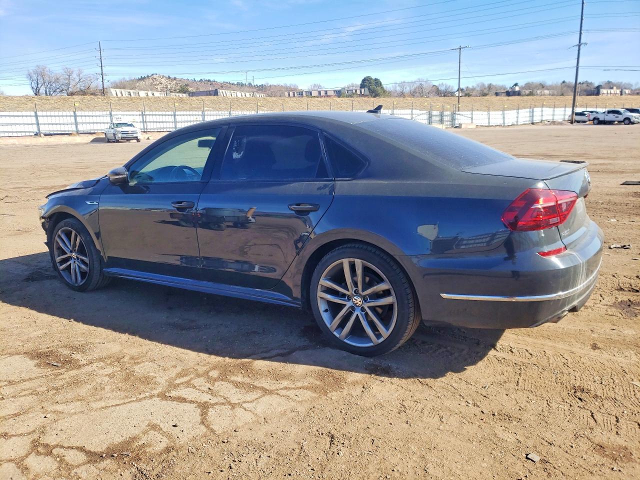2018 VOLKSWAGEN PASSAT S photo 2