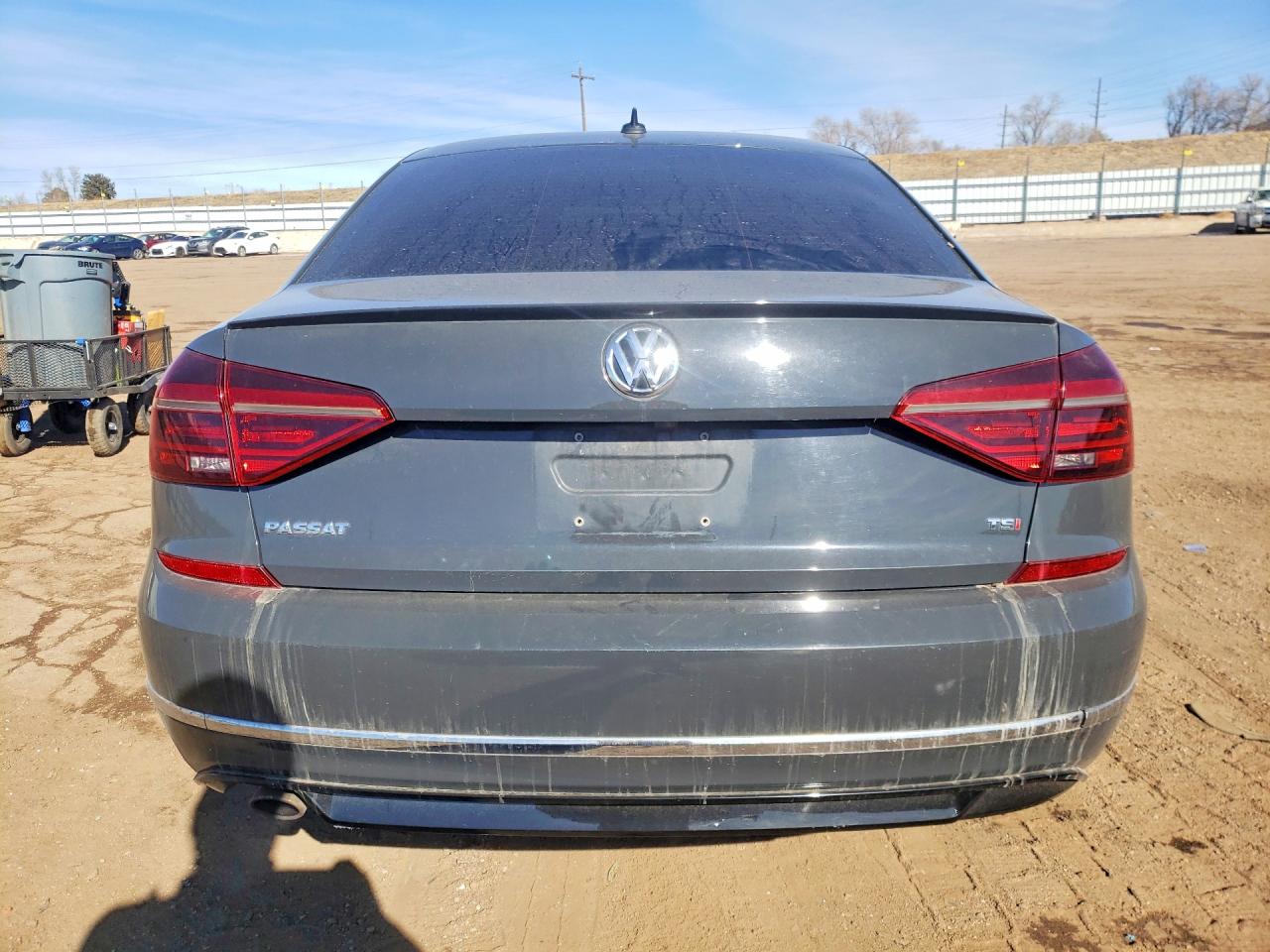 2018 VOLKSWAGEN PASSAT S photo 6