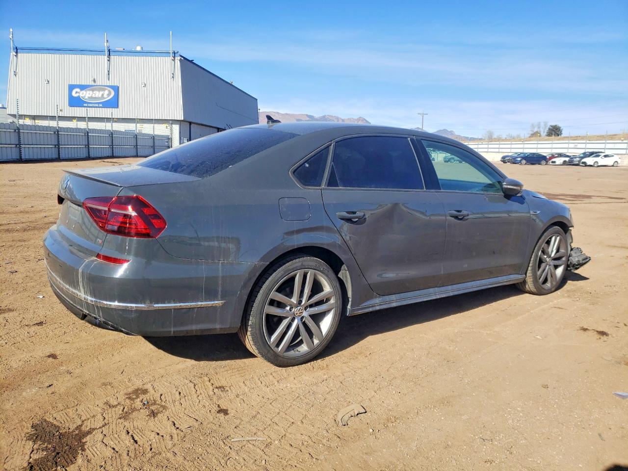 2018 VOLKSWAGEN PASSAT S photo 3
