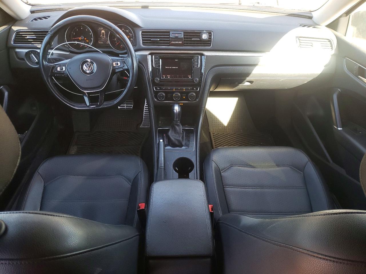 2018 VOLKSWAGEN PASSAT S photo 8