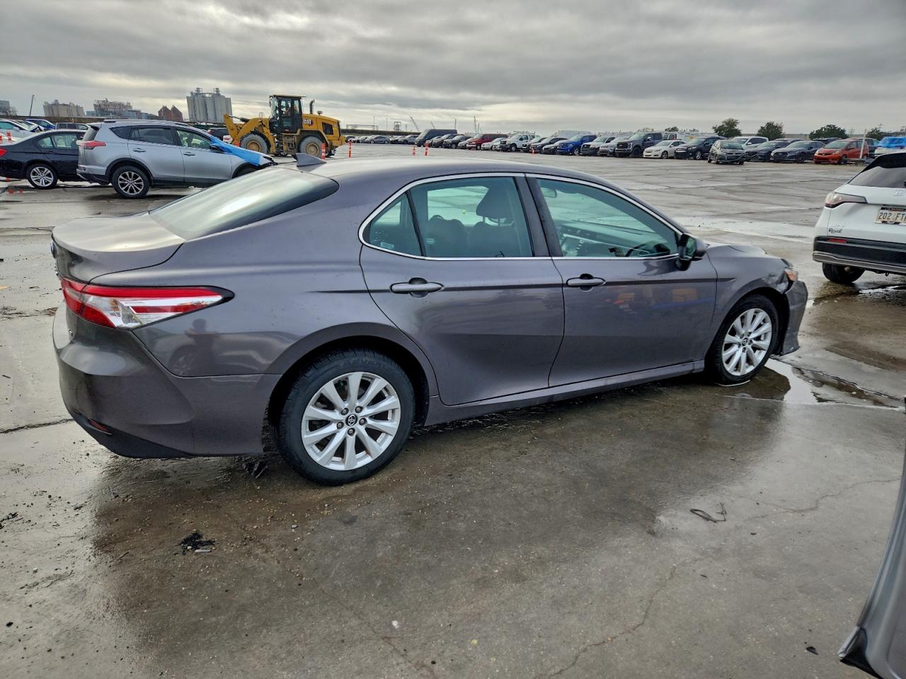 2020 TOYOTA CAMRY LE photo 3